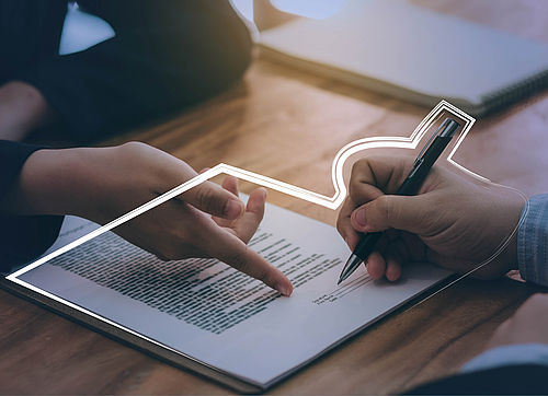 Ein Mann unterschreibt einen Vertrag